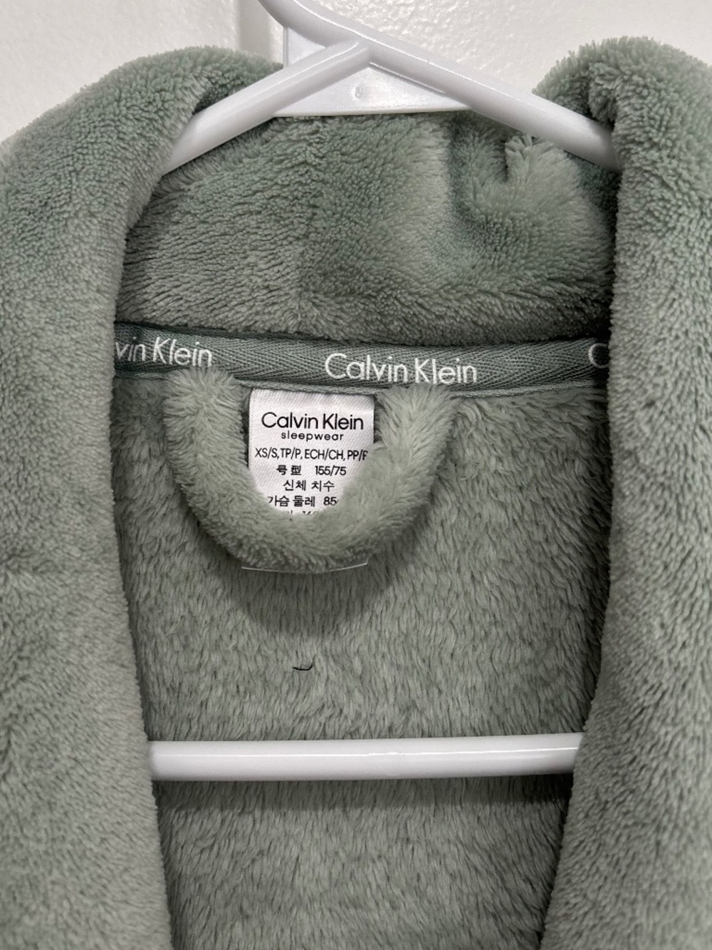 Calvin Klein Robe - Picture 2 of 2